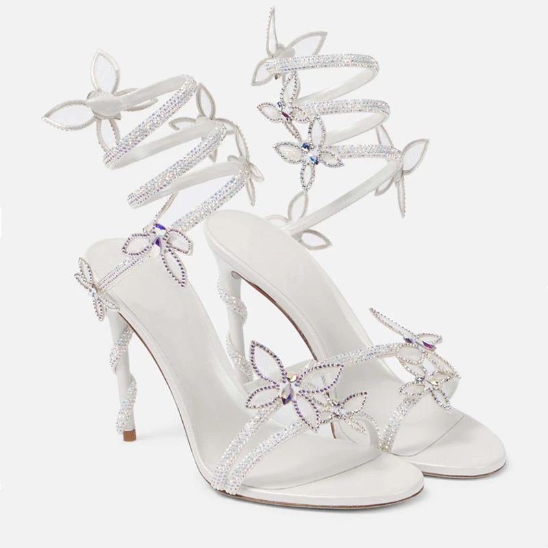 Sandalias de tacon con mariposas y tiras elegantes