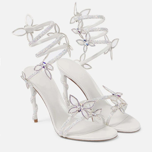 Sandalias de tacon con mariposas y tiras elegantes