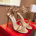 Sandalias de tacon con mariposas y tiras elegantes